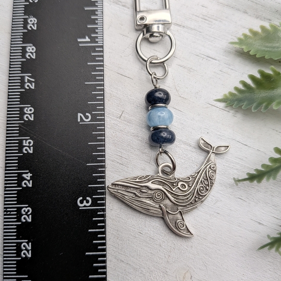 Silver Whale Keychain with Beads / Beach Bag Charm - Picture 3 of 4